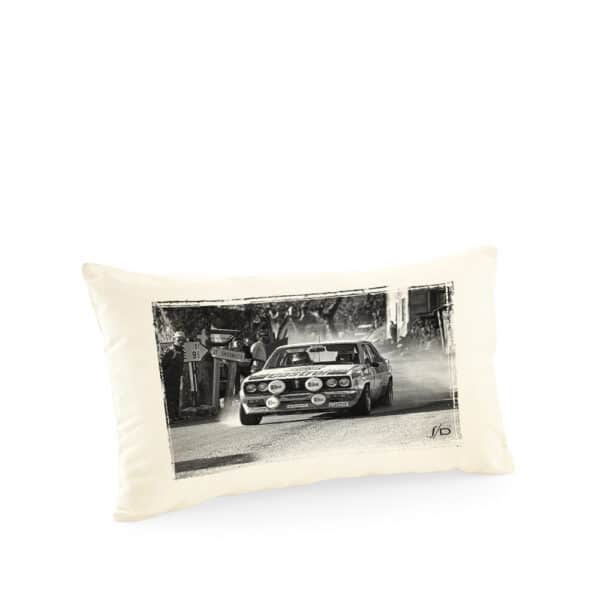 Housse de Coussin | Datsun Violet GT Sur le Tour de Corse, Ghisoni